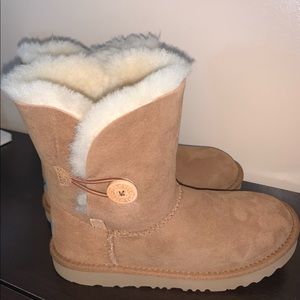 Girls size 3 UGGs